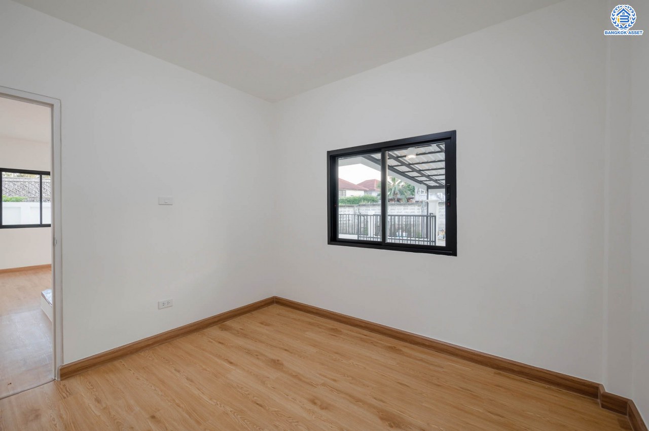 บ้านมือสองตกแต่งใหม่ โครงการ ลลิลอินเดอะพาร์ค บางใหญ่ บ้านเดี่ยว เนื้อที่ 54.60 ตร.ว. ฟังก์ชัน 3 ห้องนอน 2 ห้องน้ำ 1 ห้องอเนกประสงค์ 1 ที่จอดรถ บนทำเลเดินทางสะดวก ใกล้เซ็นทรัลเวสต์เกต ทางด่วน "กาญจนาภิเษก และรถไฟฟ้าสายสีม่วง "สถานีตลาดบางใหญ่"...